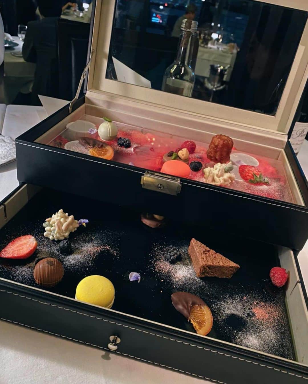 のインスタグラム：「普通に外食できることがこんなに幸せなんだなね💭 マスクは必須だけどね😷 . . . #fishbanktokyo #fishbank #fishfood #french #frenchrestauranttokyo #frenchrestaurant #shinbashifood #ginzafood #seafood #銀座グルメ #新橋グルメ #銀座ディナーおすすめ #新橋ディナーおすすめ #銀座フレンチ #フレンチレストラン10分で出来るキーマカレー」