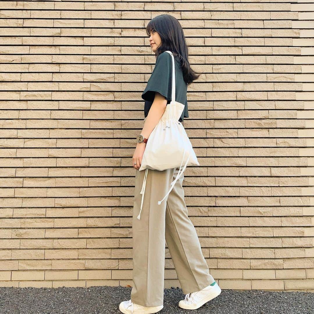 前田亜美のインスタグラム：「. . 私服。。。散歩しました。. . 今は公園が大人気だね𓂃𓃰. . .  #散歩 #私服 #ami私服 #腕時計#時計 #nomonday#ノーマンデー #手元倶楽部 amimaezb 10%off」