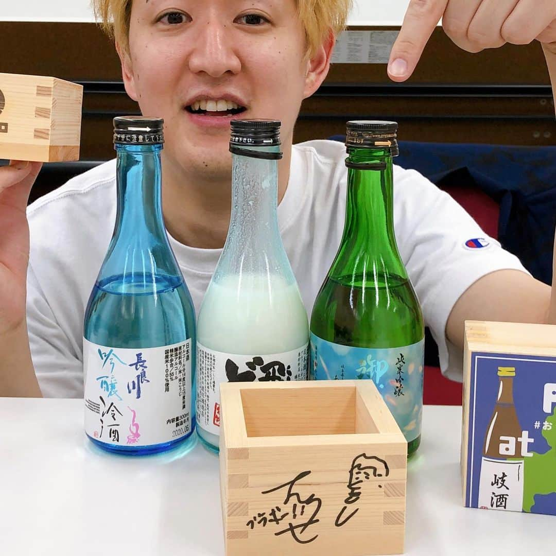 むらせさんのインスタグラム写真 - (むらせInstagram)「岐阜の日本酒を広める🍶 #おうちでぽん  #久しぶりにお酒  #吟醸と大吟醸の違いを学ぶ  #升で酒を初めて飲む🍶」5月29日 22時22分 - murase_yuichi