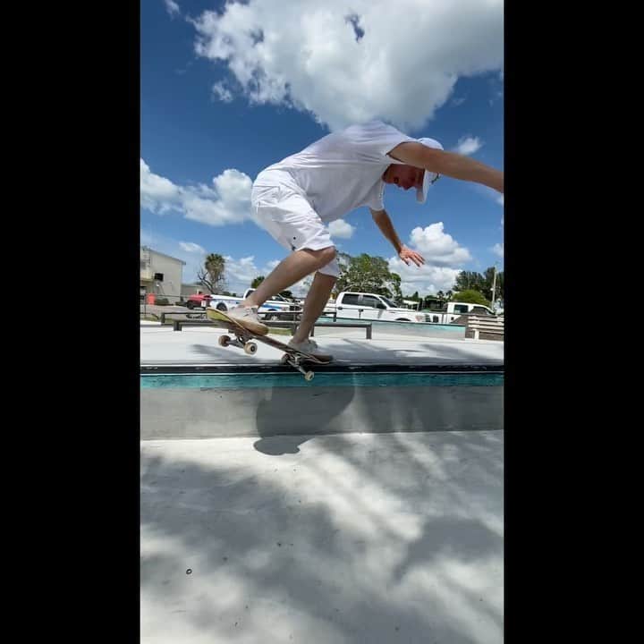 ジェイク・イラーディのインスタグラム：「🌴⭐️🌴 @rockstarenergy  #rockstarenergy」