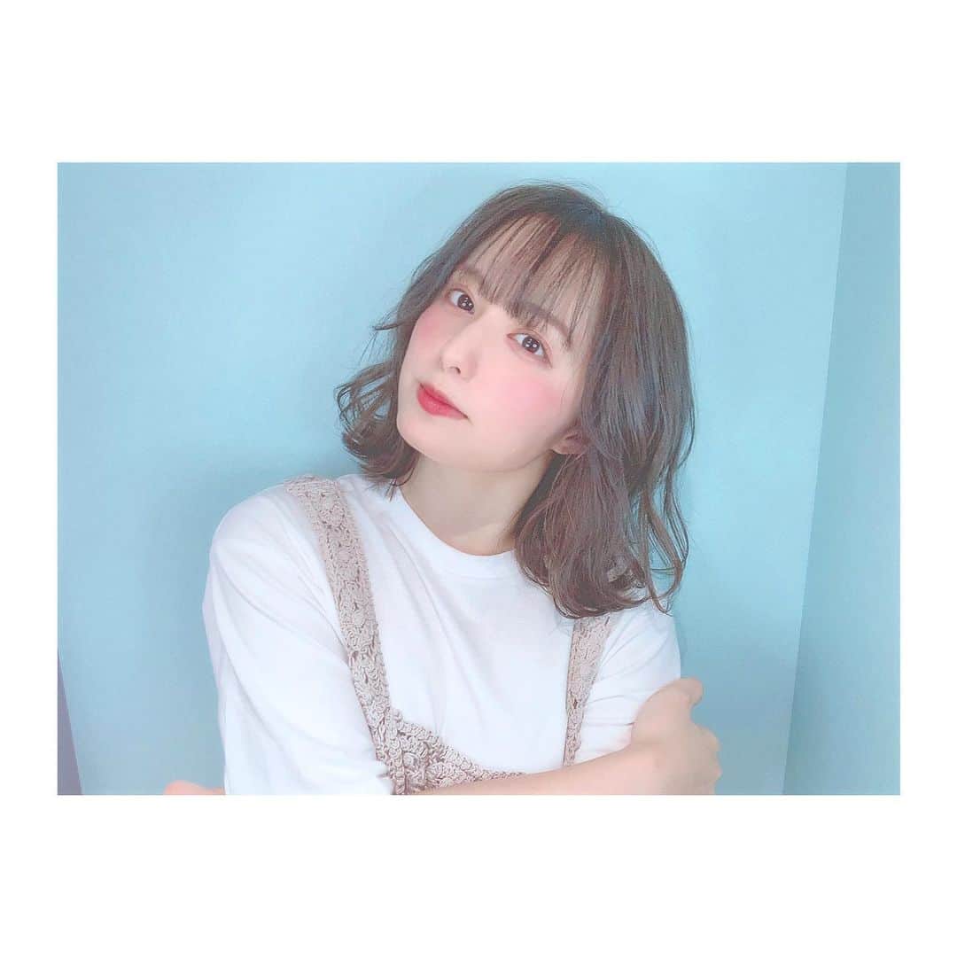 前田美里のインスタグラム：「暗くしてイメチェン。  #美容院 #代官山 #マルベリージュ #💙 #ヘアアレンジ #サロン #hair #hairstyle #photo #kutir #古着 #古着コーデ #fashion #コーデ#女子力 #前髪 #アイドル #ヲタク #欅坂46 #日向坂46 #今日の1枚 #japanesestyle #beauty #follow #followme」
