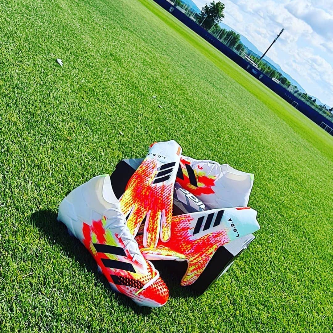 ルイージ・セーペのインスタグラム：「New pack on the pitch @adidasita @adidasfootball」