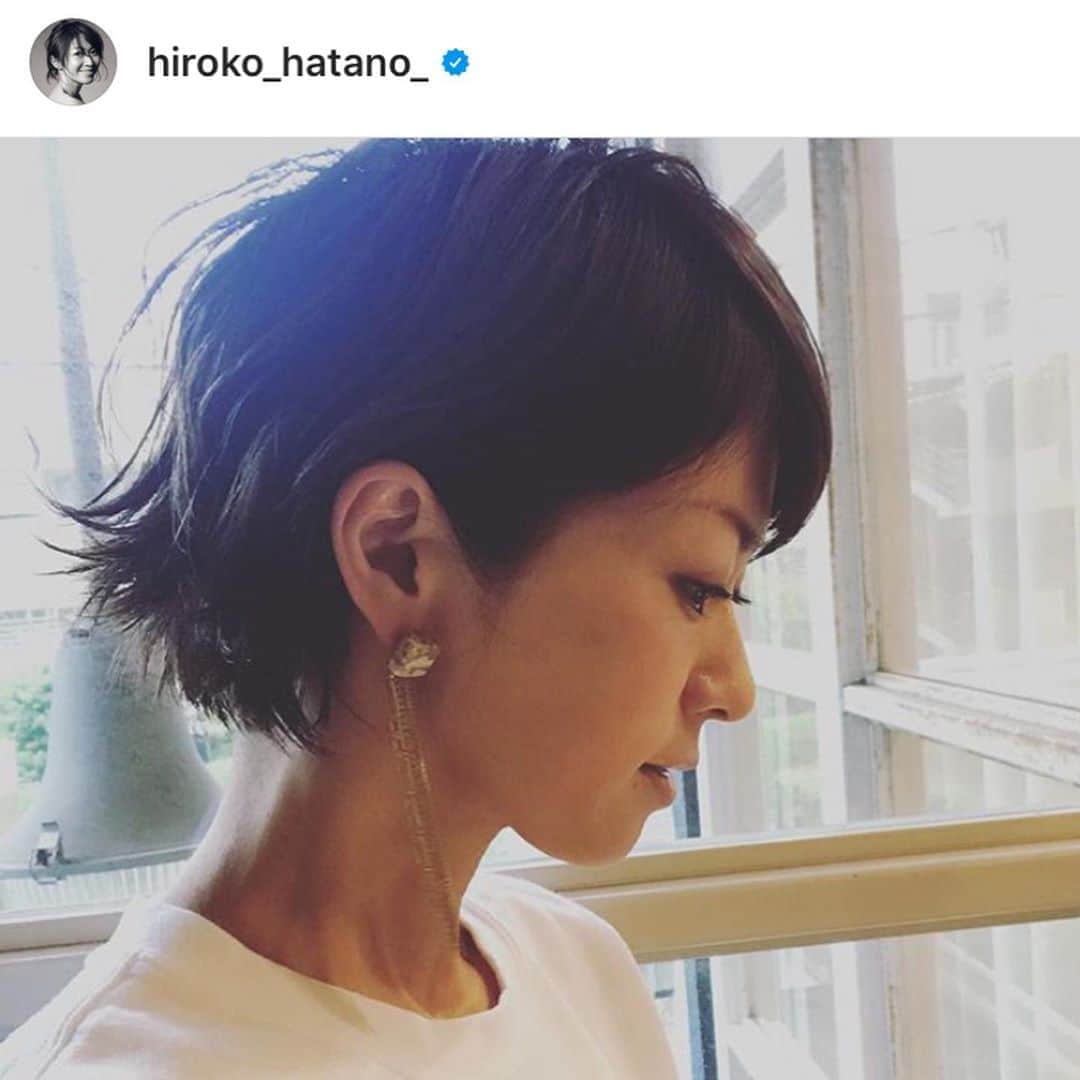 畑野ひろ子のインスタグラム：「髪型について質問があったので😊  いま、この時くらいの長さにしたくて伸ばしてます。 今は2枚目の写真で、耳下からちょこっとだけですが後ろ髪が見えてきたのが嬉しくて。 エアウェーブが残っているので、毛先がいい具合にハネるとこがポイントです😊」