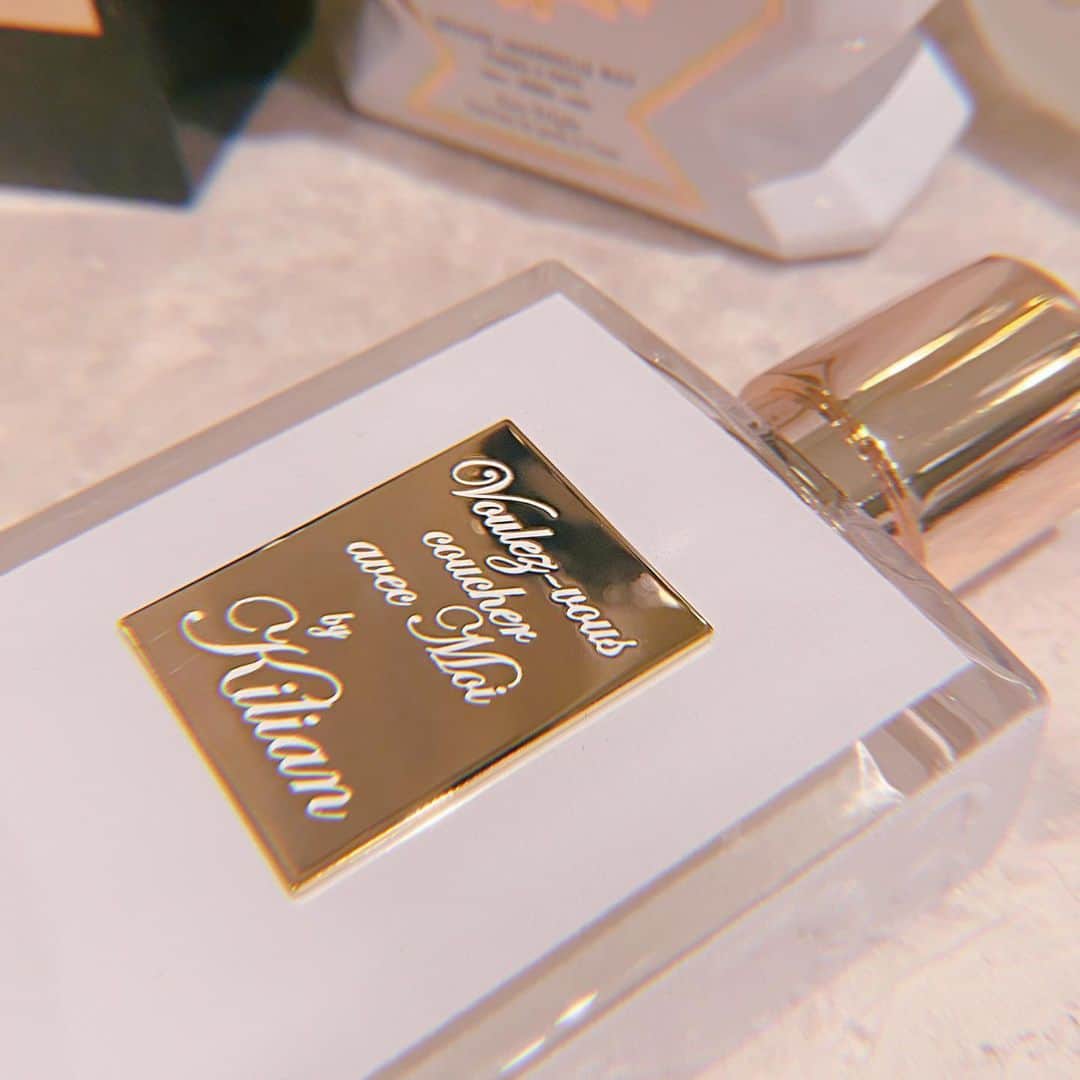 ポニーのインスタグラム：「⠀ 𝙑𝙤𝙪𝙡𝙚𝙯-𝙑𝙤𝙪𝙨 𝘾𝙤𝙪𝙘𝙝𝙚𝙧 𝘼𝙫𝙚𝙘 𝙈𝙤𝙞 by @kilianparis  이 향이 궁금하시다면 먼저 이름의 뜻을 찾아보시면 됩니다...🤫🔞 ⠀」