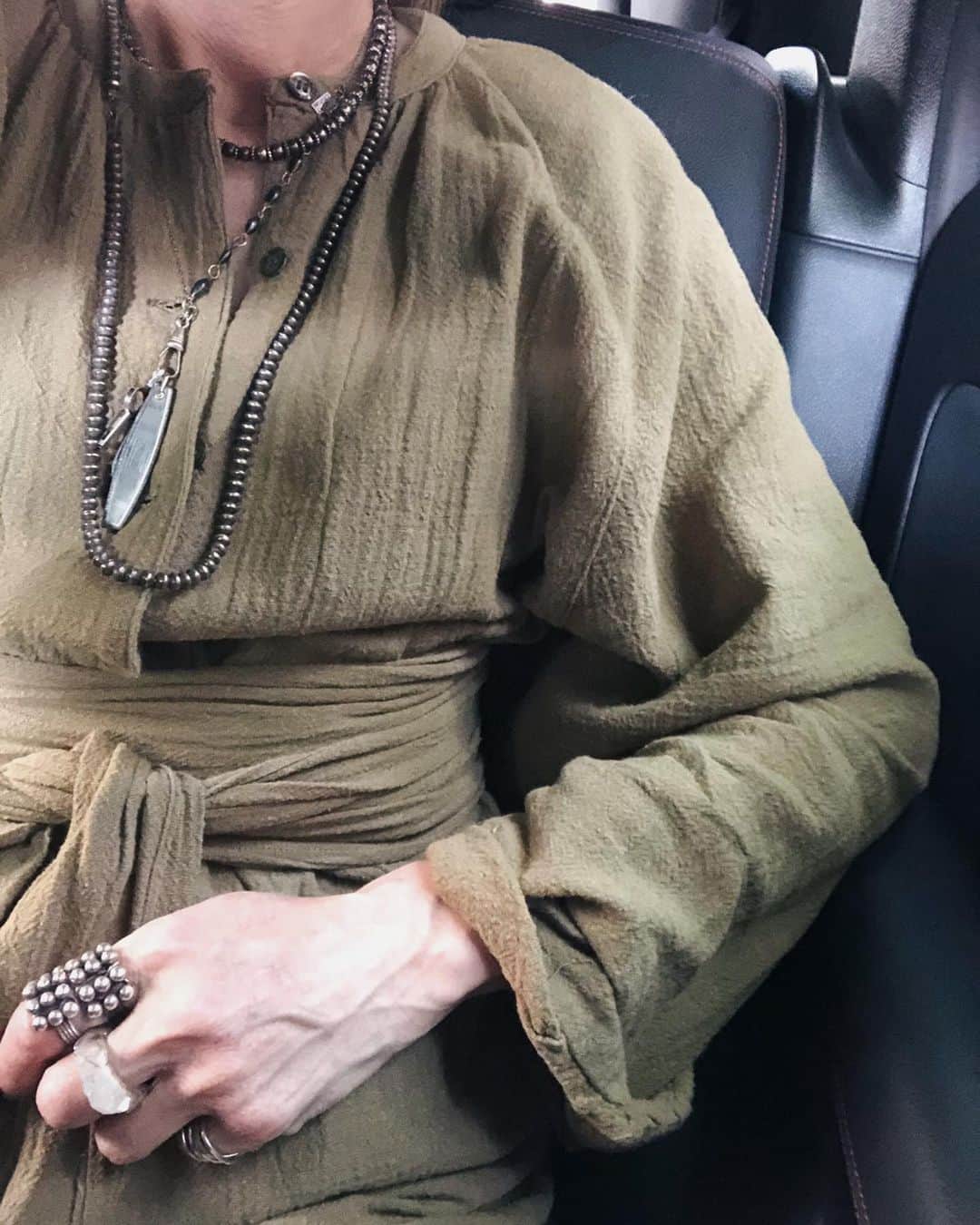 のインスタグラム：「旦那に「ジェダイ？」って言われた  @samakivintage さんから通販で購入したトップスとパンツ このクシャクシャなコットンが大好物  #swellvtg #旦那が珍しく車を擦って落ち込んでおります」