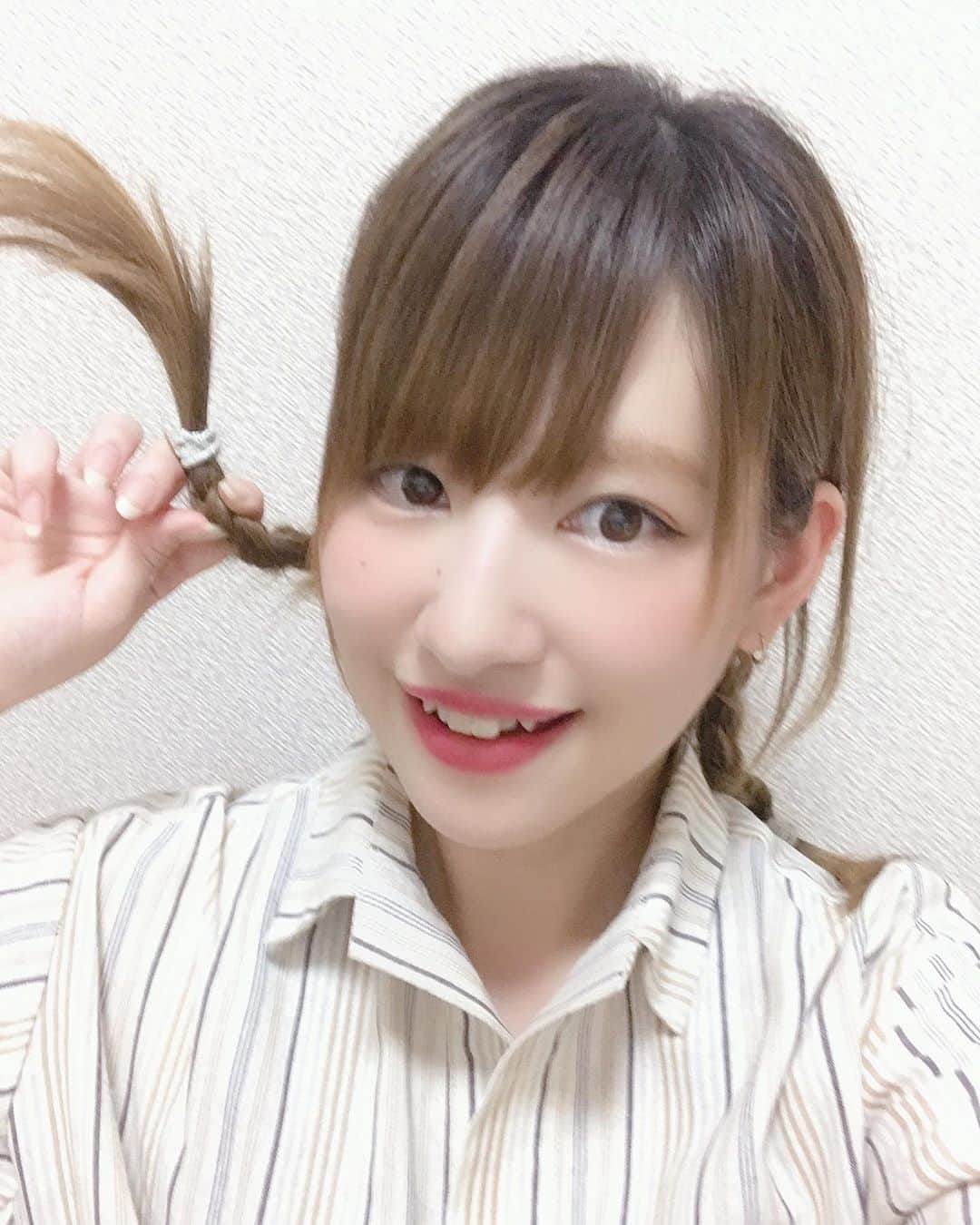 のインスタグラム：「5月もたくさん配信みてくれて 物販差し入れ等も、、 本当にたくさんありがとうです！😭✨ 配信は、現状 引き続き6月もやれる事になったので皆さま是非 またあそびに来てねっ  #今日も1日お疲れ様です #ありがとう #enjoyhome #晴金 #数億年ぶりの三つ編み (正統派タイプ)」