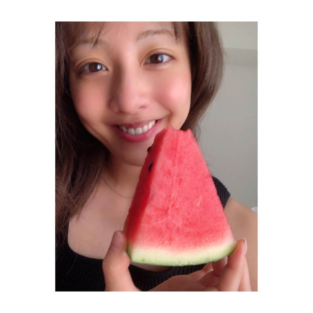 本郷杏奈さんのインスタグラム写真 - (本郷杏奈Instagram)「今年初スイカ🍉  #goodnight」5月29日 23時24分 - annahongou