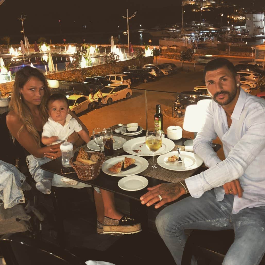のインスタグラム：「👨‍👩‍👦#ricordi #spagna」