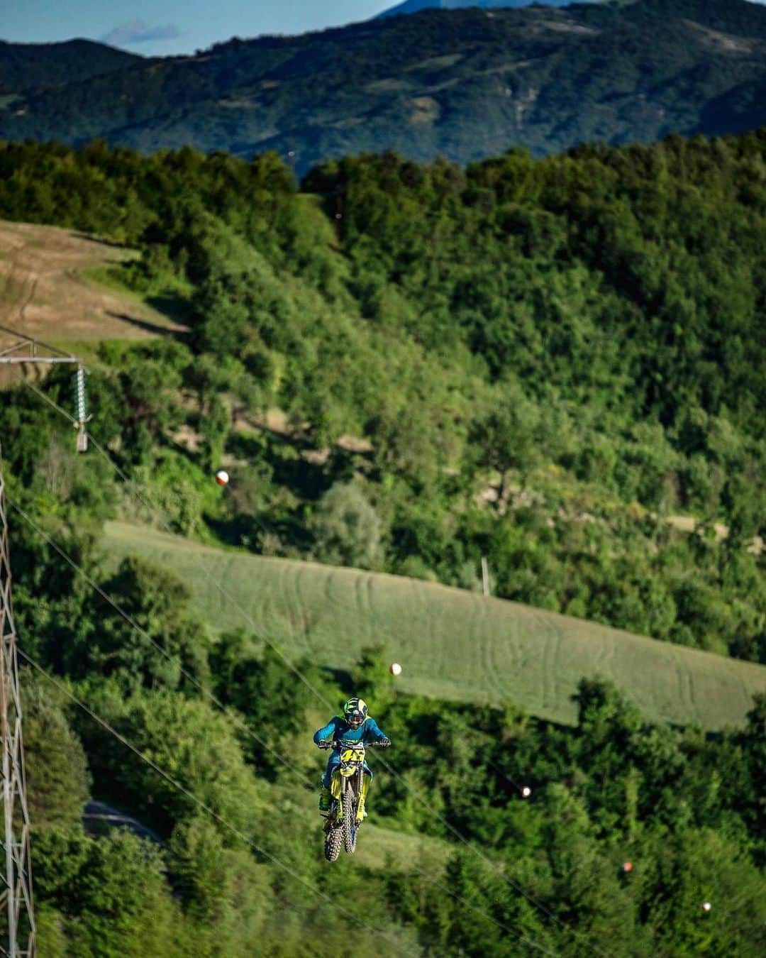 バレンティーノ・ロッシさんのインスタグラム写真 - (バレンティーノ・ロッシInstagram)「Beautiful day of Mx training in Fermignano 📸 @camilss」5月30日 0時10分 - valeyellow46