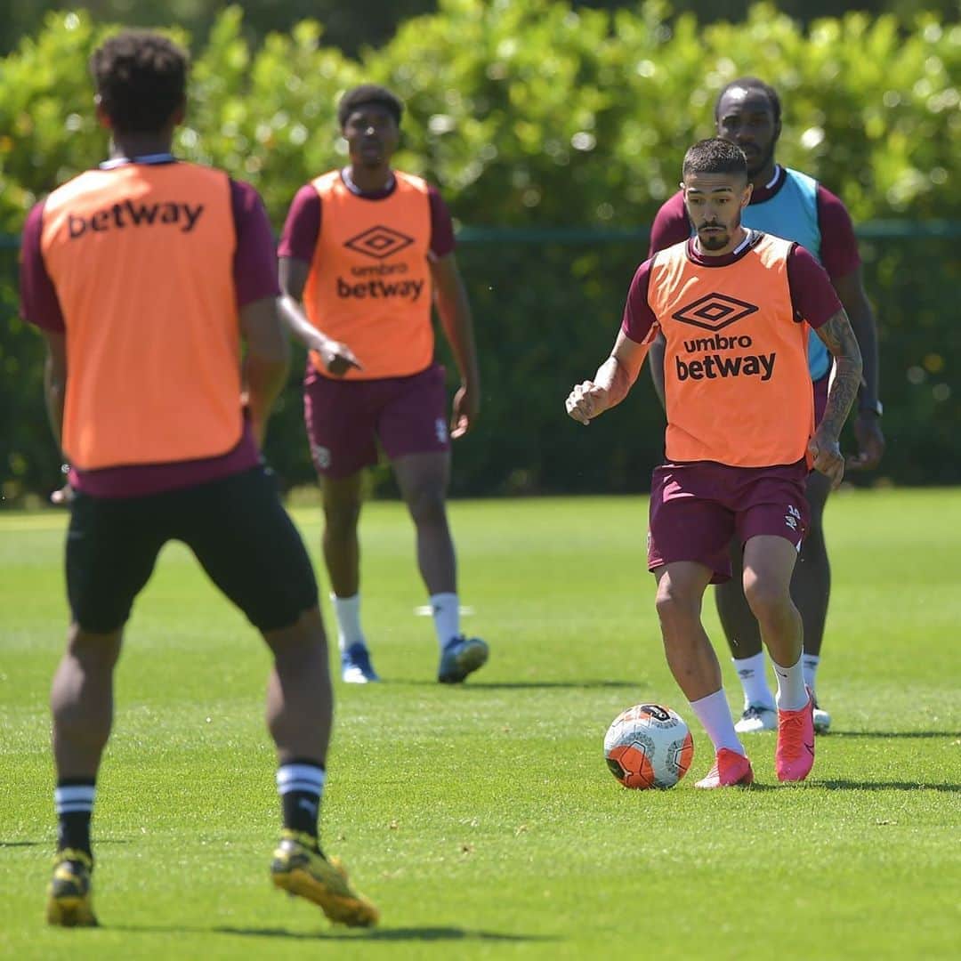 マヌエル・ランシニのインスタグラム：「Keep working 💪🏼👏🏼⚒⚽️」