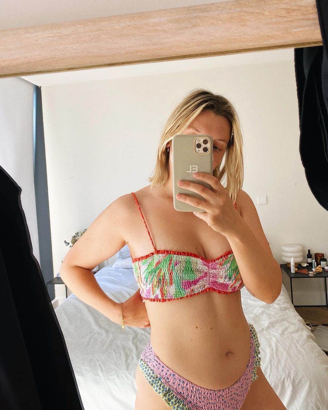 Estée Lalondeのインスタグラム：「Bedhead + 👙 @ayla.swim 🌞 ~ gift #ELwears」