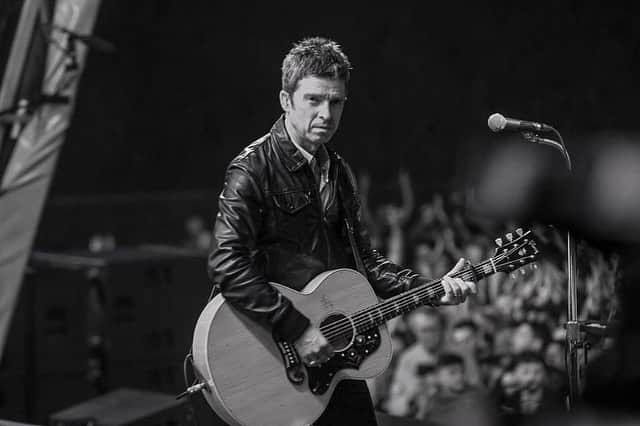 ノエル・ギャラガーさんのインスタグラム写真 - (ノエル・ギャラガーInstagram)「#Throwback one year to last May when NGHFB performed at the stunning Cardiff Castle. 📸: @selfieguideshaz  #NGHFBTour」5月30日 0時34分 - themightyi