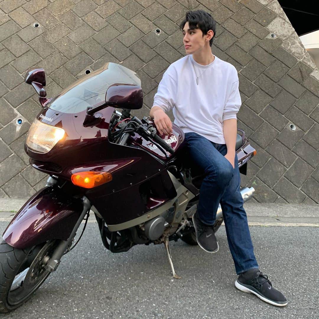 高野海琉さんのインスタグラム写真 - (高野海琉Instagram)「Do you guys wanna see my new motorcycle😬 I think I found the best motorcycle that I was looking for. #zzr400n #new」5月30日 0時36分 - kyle_taka1227