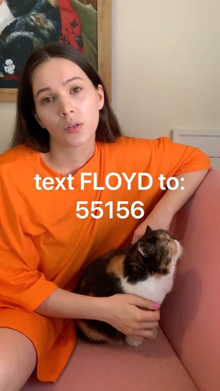 Pudgeのインスタグラム：「Our city is hurting deeply. It has been hurting for some time. I’m saddened to see all the pain, destruction, and silenced voices. We are currently safe in our South Minneapolis apartment, but very closely surrounded by a lot of ominous activity. It’s hard to know what the right decision is for my safety amongst a global pandemic but there are so many others in my community out there suffering right now, so I wanted to share ways you could help:  Share this video, share the message, talk about George Floyd, talk about racism and police brutality.  Donate to George’s family via gofundme (link in my story) Donate to these organizations helping to care for the peaceful protestors: @mnfreedomfund @reclaimtheblock @blackvisionscollective  Write a letter to MN mayor Jacob Frey via link in my story  Donate via the link in @visitlakestreet’s bio to help rebuild small businesses  Call Attorney Mike Freeman: 612-348-5550  TEXT FLOYD TO 55156  EDIT: resources in my story for those in Minneapolis for where to donate supplies & food and how to help clean up  Take care of your neighbors ❤️ #minneapolis #georgefloyd #justiceforgeorgefloyd」