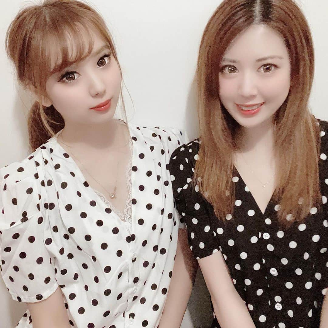 嶋谷愛（あいちゅん）のインスタグラム：「. リアル#姉妹 💗 #リンクコーデ #ドット マイブーム🥰 . . . #grl #sister #lfl #❤」