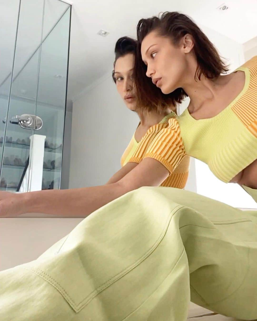 ジャックムスさんのインスタグラム写真 - (ジャックムスInstagram)「OOPS I FORGOT TO POST THIS ONE OF @bellahadid  By @blackpierreange  SUMMER 2020 #jacquemusathome」5月30日 0時49分 - jacquemus