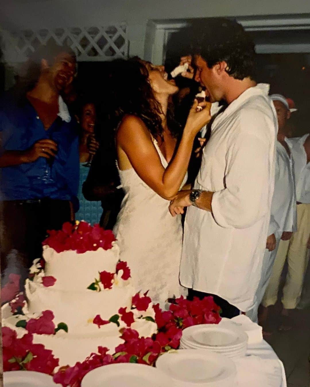 シンディ・クロフォードさんのインスタグラム写真 - (シンディ・クロフォードInstagram)「Happy anniversary @randegerber! 22 years ago we went to the Bahamas with a group of family and friends to celebrate saying “I do!” I love you and the life we have together. Thanks for doing this thing called life with me—couldn’t imagine doing it with anyone else. Here’s to many more! 😘 Photo by @arthurelgort」5月30日 1時06分 - cindycrawford