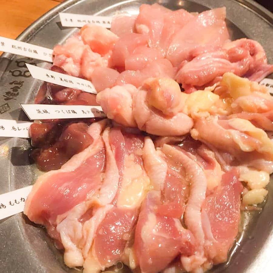 藤川奈々さんのインスタグラム写真 - (藤川奈々Instagram)「和Bistro gg(じじ)  中目黒のおばんざい、和ビストロのお店でリーズナブルで美味しいお料理が楽しめる人気店です。  アンジャッシュの渡部さんもテレビ番組で紹介しました。  名物 大人気の炙り鴨汁蕎麦は、オーダーが入ってから手打ちで作る北海道幌加内産の蕎麦粉を使った自家製蕎麦。  お蕎麦、ル・クルーゼ（鍋）のメニュー以外は490円、590円、690円、790円に分かれていてコスパ抜群で、とにかく美味しい♪  中目黒でとても愛されているお店です♪  店名のgg(じじ)とはフランス語でGrandit（結びつき）×Grandir（成長する）のｇ×ｇの意味。  当面、営業時間15時〜22時  引き続き、店内でのアルコール消毒、換気等出来る限りの対策をして頑張ります。との事です。  中目黒 和BISTROggじじ、恵比寿 焼肉鳥ggじじ、新橋 焼肉鳥 鍋肉鳥ggじじ、新橋駅前2号 とり焼きggじじがあります。  #飲食店応援 #じじ #和ビストロgg #和ビストロ #居酒屋 #居酒屋大好き #中目黒グルメ #中目黒ディナー #恵比寿グルメ #恵比寿ディナー #恵比寿飲み #新橋グルメ #新橋ディナー #新橋居酒屋 #焼肉鳥 #焼肉鳥gg #中目黒飲み #中目黒ごはん #中目黒居酒屋 #うまし#美味しい#おいしい#グルメ#飲み会コーデ #お蕎麦大好き #yummy😋😋😋 #japanesefoods#instacooks」5月30日 12時12分 - nanayakko