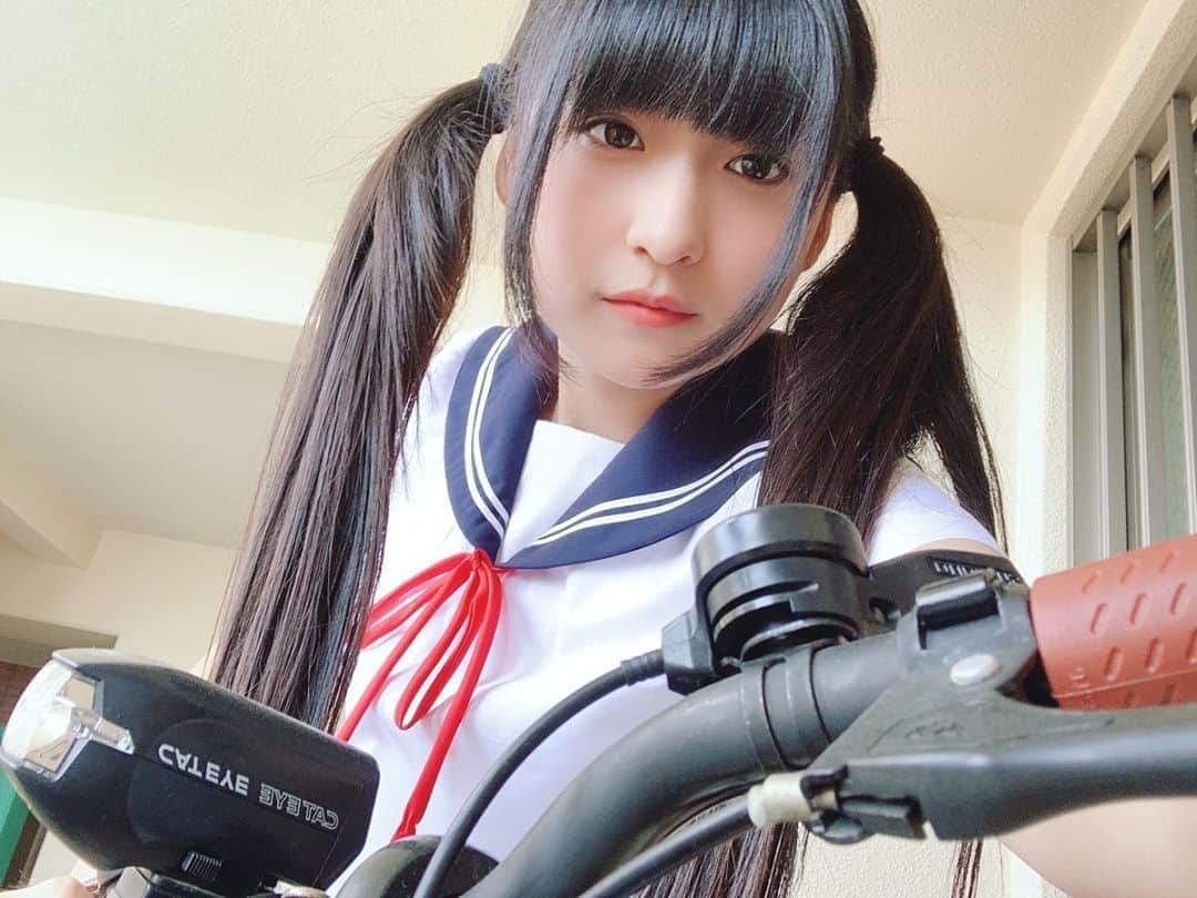 りりりのインスタグラム：「月曜日からちゃんと中学三年生としての登校が始まります🏫 やっと…！！！！ 新しいクラスも三年生の授業もドキドキ😳😳 勉強頑張りたいと思います👏😤 ・ ・ #りりり #学校再開 #頑張る #みんなも #仕事や学校 #頑張れ」