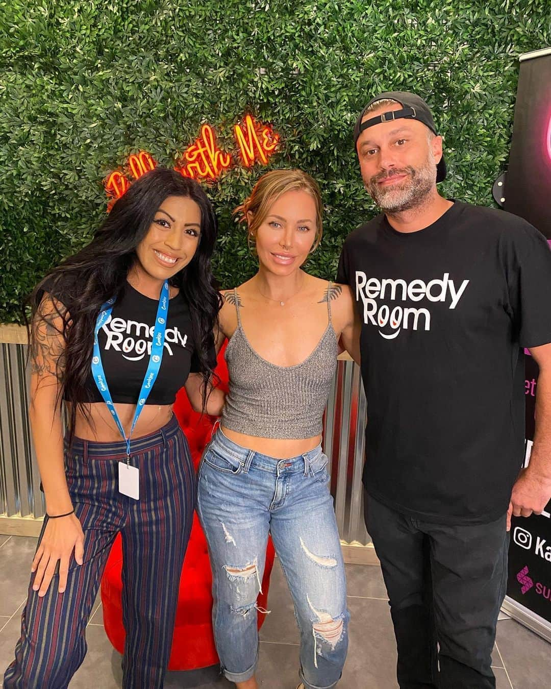 ニコール・アニストンさんのインスタグラム写真 - (ニコール・アニストンInstagram)「Thank you to the incredible crew at @remedyroom420 Jurupa... we felt so welcome in their new gorgeous dispensary, and were given the best suggestions on countless new clean cannabis products by their impeccably educated bud-tenders! THC, CBD, edibles, cartridges, you name it they’ve got it! I’m so grateful to have been invited to check out their newest location! Be sure to visit their beautiful shop and ask for recommendations if, like me, you are lost in their vast selection! 🌱💜☮️👽 - 📸 @_annfaith_」5月30日 11時05分 - realnicoleaniston