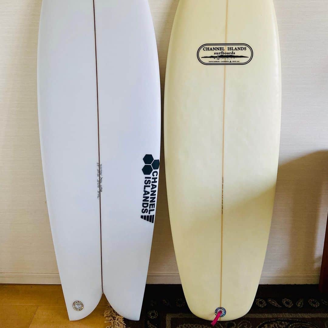 吉沢悠さんのインスタグラム写真 - (吉沢悠Instagram)「． My favorite type of surfboard arrived!! I really love alternative style surfing.So that's awesome！！ Thank you,CI!! . チャンネルアイランド２枚目の板、フィッシュが今日届きました。 １枚目の【mini】も大好きな１枚ですが、こうやって比べるとだいぶ日焼けしたんだな。 ． 海に行けてない分、すっごく嬉しいです。余計に海が恋しくなりました。 ． ありがとうございます！！！ ． #channelislands  #surfing  #surfboard  #alternative #style #fish #mini #twin #6月 #入ったら #様子見て #海行っても #いいよね #keepsurfing #lovesurfing #bigsmile」5月30日 11時11分 - hisashi_yoshizawa