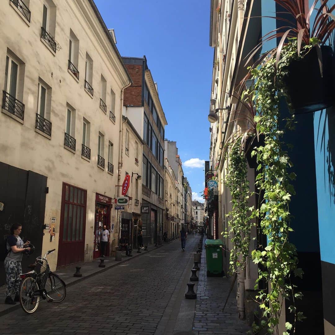 大森美希さんのインスタグラム写真 - (大森美希Instagram)「Il fait beau☀️ #paris #beautemps #parislife #déconfinement #sunnyday #france #パリ散歩 #パリ #パリところどころ #パリ生活 #パリを歩く #いい天気 #海外生活 #パリの日常 #フランス #パリの空」5月30日 11時14分 - mikiomori_