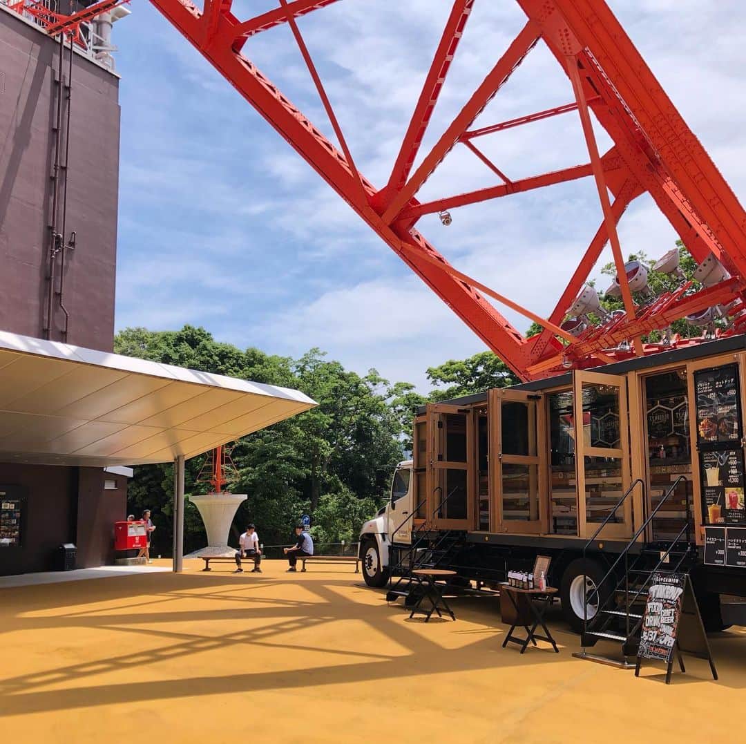 EL★CAMIONのインスタグラム：「本日の東京タワー出店は、裏側の『2階お出口バス乗り場』側で15:00まで営業しています。本日もクラシックビーフカレー、ホットドッグ、チリビーンナチョス をメインにビールはタップもボトルもご用意しています！！ #elcamion #beertruck #tyharborbrewery #craftbeer #brewery #instabeer #beerstagram #beerporn #beergeek #beerlover #madeintokyo #tysonsandcompany #エルカミオン #ビアトラック #ティーワイハーバーブルワリー #クラフトビール #ブルワリー #インスタビール #ビアスタグラム #クラフトビア  #ビアラバー #天王洲アイル #メイドイントウキョウ #タイソンズアンドカンパニー#東京タワー #tokyotower」