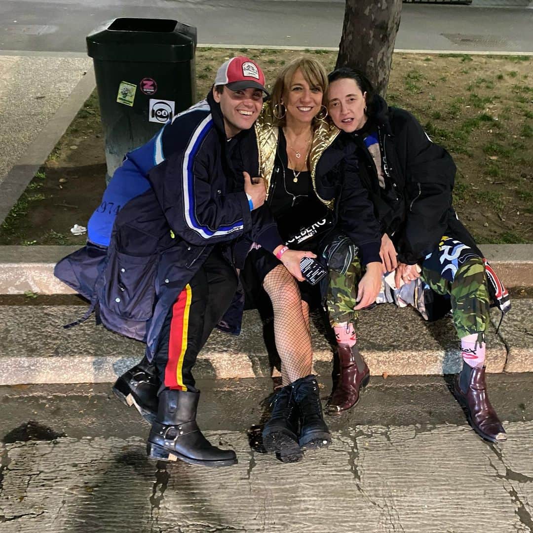 ジェームスロングのインスタグラム：「It’s been 3 months now without my Italian husband and wives!」