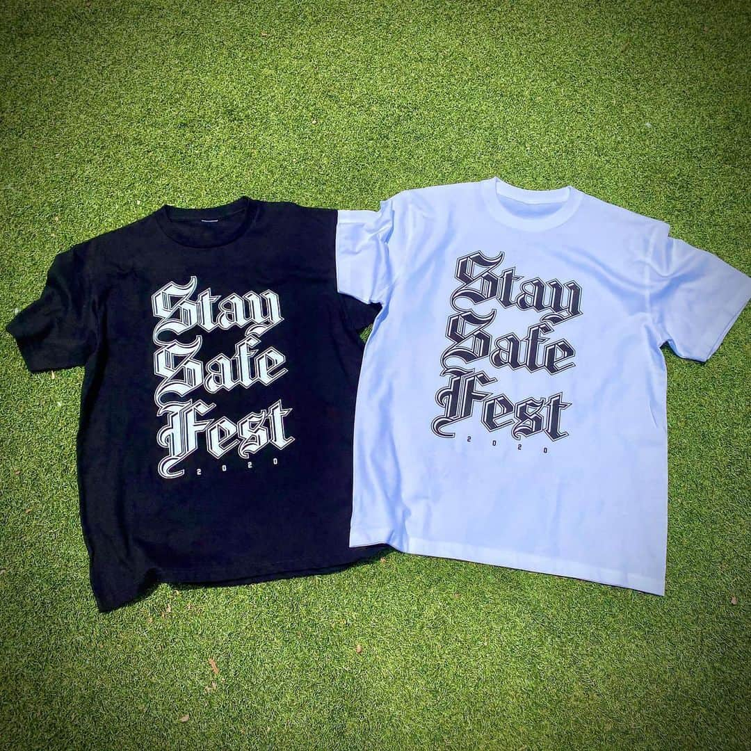 ナオミチさんのインスタグラム写真 - (ナオミチInstagram)「【STAY SAFE FEST2020 TEE受付終了まで後2日!!】 "STAY SAFE FEST2020"TEE受注販売中!! 100を越えるバンド、ライブハウス、ショップの皆様にご賛同頂きました。 Tシャツの収益を日々コロナウイルスと戦っている［医療従事者/介護福祉従事者］にマスク/フェイスシールド等、衛生用品を寄附いたします。  Design by @kishi_kouji  ご購入は @rideme_jpn」5月30日 12時03分 - naomichi_kom_rideme