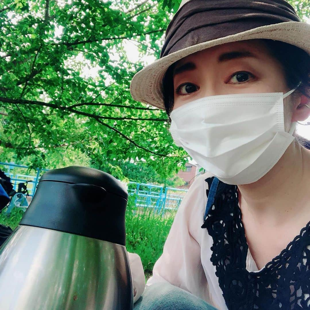 江藤あやさんのインスタグラム写真 - (江藤あやInstagram)「とある現場にアイスコーヒーの差し入れして来ました‼️ 暑かったから、喜んでいただきました😊 コーヒーのケータリングサービスもいいな。  久しぶりに自然に触れて気持ち良かったなぁ。 日焼けしたけど😅  #コーヒーサービス #アイスコーヒー #差入れ #ケータリング」5月30日 12時04分 - ayayakko19