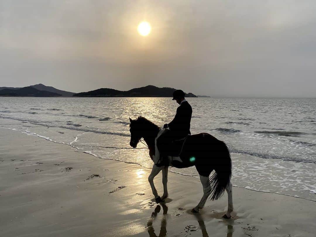 Lee Si-gangのインスタグラム：「I want to run.  I won't be tired.🐎#승마」