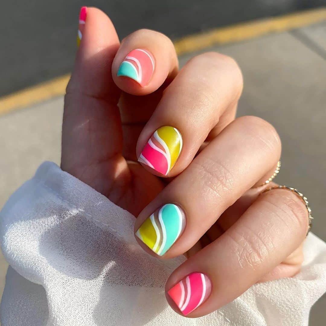 Soniaさんのインスタグラム写真 - (SoniaInstagram)「Candy striped🍭 Taking points off for this neon being a lil too sheer for my liking, let me know if you guys have a good neon yellow recommendation💅🏼 - - Unrelated but if you’re feeling emotionally exhausted from the injustice & hate going on right now I’m sending you support and love💛 To my non-POC followers, don’t let discomfort discourage you from doing the right thing and speaking up. It’s our responsibility to call out racism. Together we can create change 🤝」5月30日 3時43分 - badgirlnails
