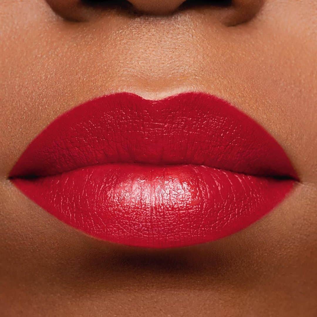 ゲランさんのインスタグラム写真 - (ゲランInstagram)「Ruby red for all. Featuring Rouge G 025.  Enriched with spheres of hyaluronic acid to mimic lips’ natural fullness, guggul oil to stimulate collagen* and diamond powder for a flawless finish. Lips are transformed into the most precious of jewels. * In vitro test on ingredient.  #Guerlain #GuerlainMakeup #Makeup #Lips #Lipstick #NewCollection #MyRougeG #lipstickaddict」5月30日 4時11分 - guerlain