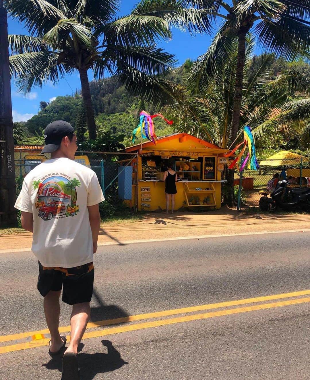 のインスタグラム：「Aloha Friday!! 🌴🌈 Wishing everyone a great weekend 🤙🏽 📸: @pauljspry」
