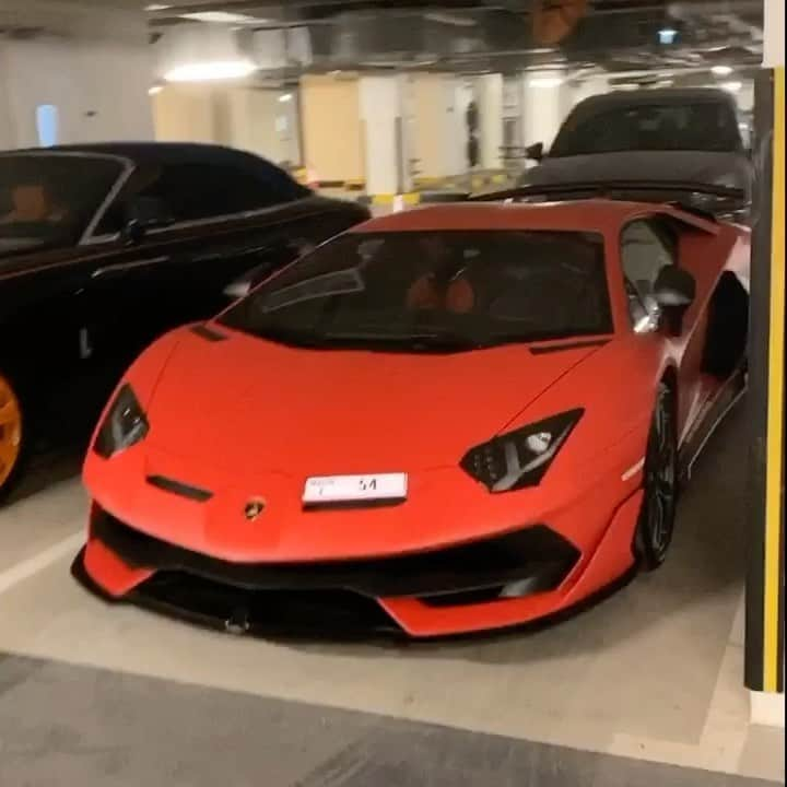 SIMON DESUEのインスタグラム：「Casual Weekend Garage in Dubai 🔥」