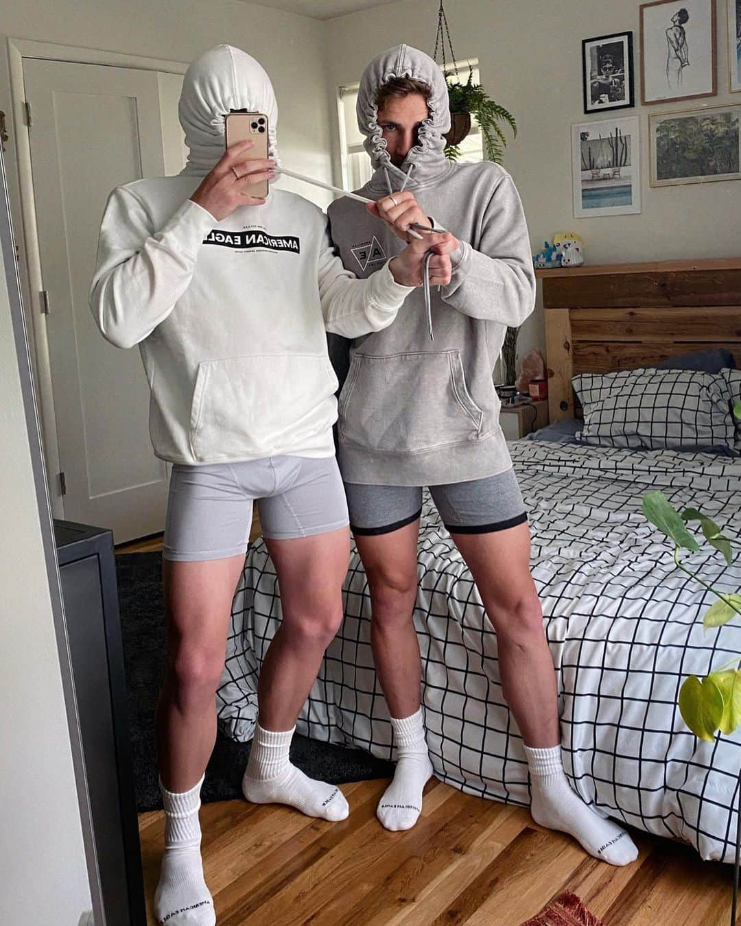 American Eagleさんのインスタグラム写真 - (American EagleInstagram)「Friday is meant for hoodies, boxers and socks. Taking life + style notes from one of our fave couples @lincandcanyon. Show us your comfy at-home style with #AExME and @americaneagle」5月30日 4時24分 - americaneagle