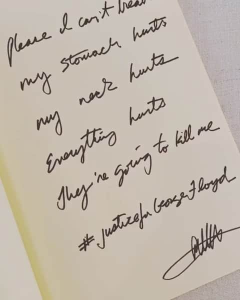 のインスタグラム：「Justice needs to be served, and here’s how you can help bring justice to George Floyd, Ahmaud Arbery, Breonna Taylor and countless others.  1. Visit the link in our stories to sign the petition urging for the arrest of the officers responsible for George Floyd’s death. 2. Call 612-324-4499 to get in touch with offices who can serve justice. 3. Speak up, speak out. Repost this and any other relevant posts to your main feed to circulate actionable steps within your community. 4. Continue to speak about anti-black hate crimes and the mental health and well being of your black co-workers, employees, and friends. Being silent is a form of racism.  #blacklivesmatter #justiceforgeorgefloyd #loveunitycommunity」
