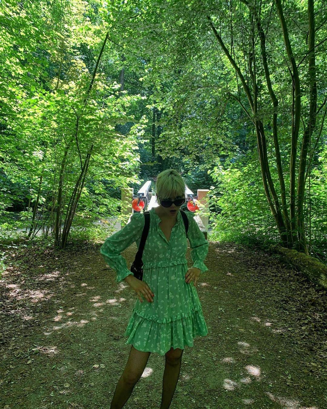 マリヤン・ジョンクマンのインスタグラム：「Yes to sun & green & trees & grass 💚」