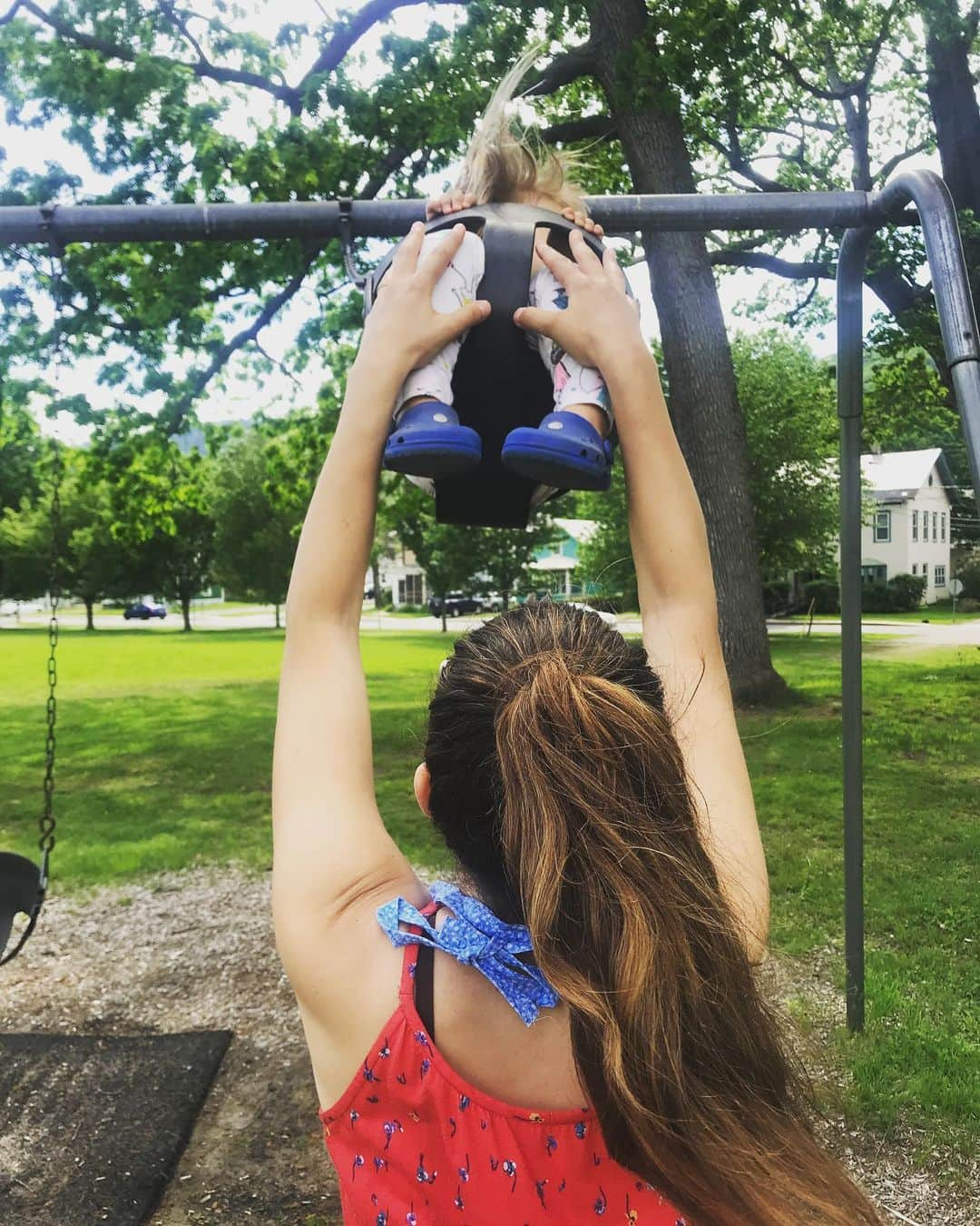 リンジー・フォンセカさんのインスタグラム写真 - (リンジー・フォンセカInstagram)「Found a stage. Found a park. Had some ice cream. Looking for joy and happiness in every way we can right now.」5月30日 5時15分 - lyndsyfonseca