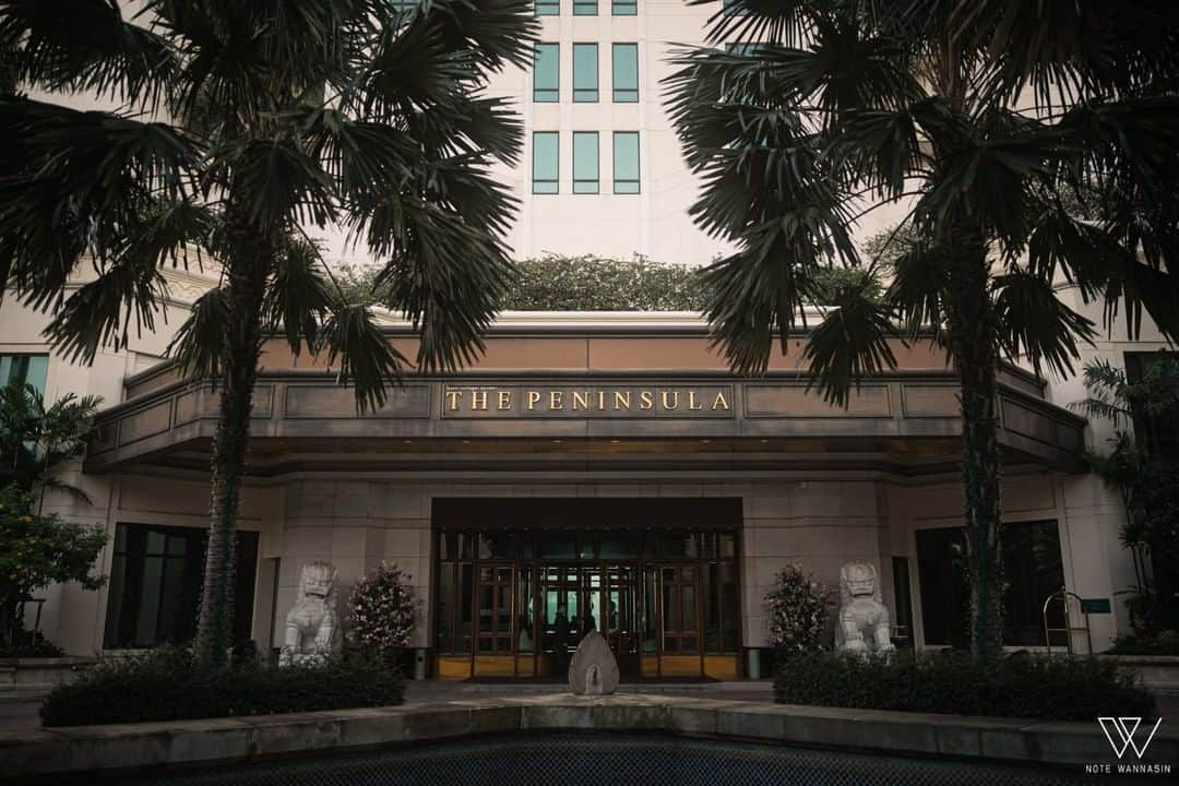 The Peninsula Hotelsさんのインスタグラム写真 - (The Peninsula HotelsInstagram)「Fun fact: Coincidence or grand design? “333” is both the number of @thepeninsulabangkok’s street address and the length of the grand driveway in feet.⁣⁣ 📷: @notewannasin. ⁣⁣ ⁣⁣ ⁣⁣ ⁣⁣ ⁣⁣ ⁣⁣ #peninsulahotels #luxuryhotelexperience #luxuryexperience #hotellifestyle #fivestarservice #fivestarhotels #fivestarhotel #peninsulastay #peninsulahotelroom #beautifulhotelrooms #beautifulsuites #bangkok」5月30日 5時34分 - peninsulahotels