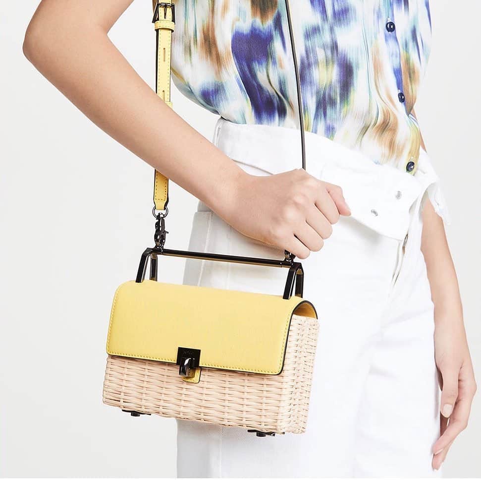 ボトキエのインスタグラム：「Wicker for the weekend ☀️ #botkier #summerstyle」