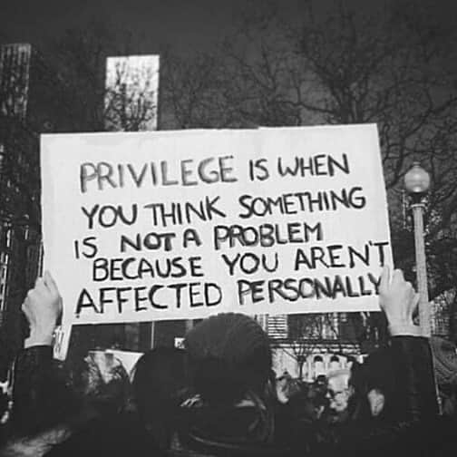 ゼリカ・シルバーのインスタグラム：「The world is in shambles and some of y’all still posting selfies and wearing rose colored glasses! Wake up! Speak up! Take action! Scrolling through my feed and seeing all the tone-deaf posts makes me sick. Not all but most! That’s what privilege & ignorance looks like! #JusticeforGeorgeFloyd #standuptoracism」