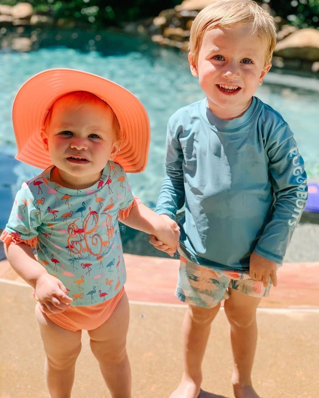 カーリー・パターソンのインスタグラム：「These littles are summer ready☀️ Thanks for the cutest @rufflebutts suits NaNa!!!!😚」