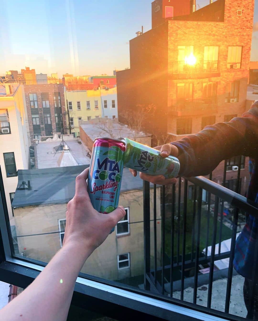 Vita Coco Coconut Waterのインスタグラム：「Cheers to Friday!」