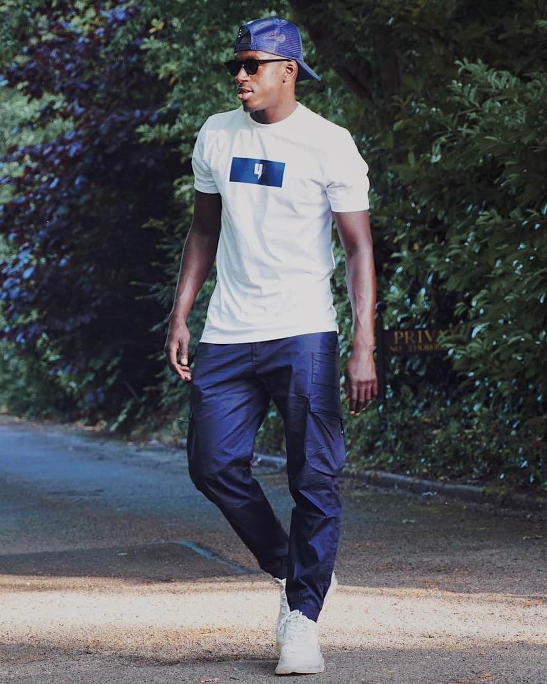 バンジャマン・メンディのインスタグラム：「Working on the comeback drip 💦 #June17 @1yelir 🦈」
