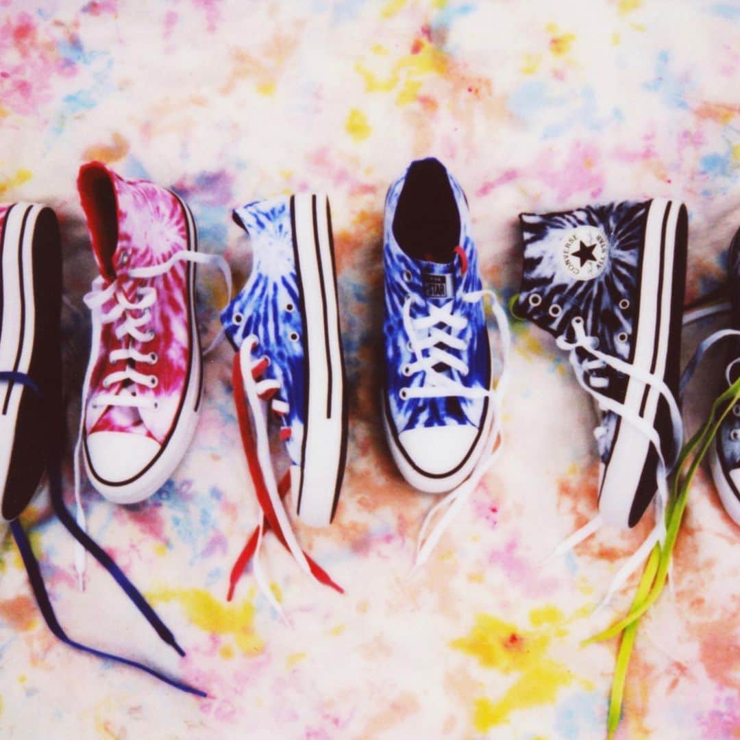 Urban Outfittersさんのインスタグラム写真 - (Urban OutfittersInstagram)「Yep, the @Converse sneakers you love got the tie dye treatment, too. Link in bio to shop.」5月30日 6時03分 - urbanoutfitters