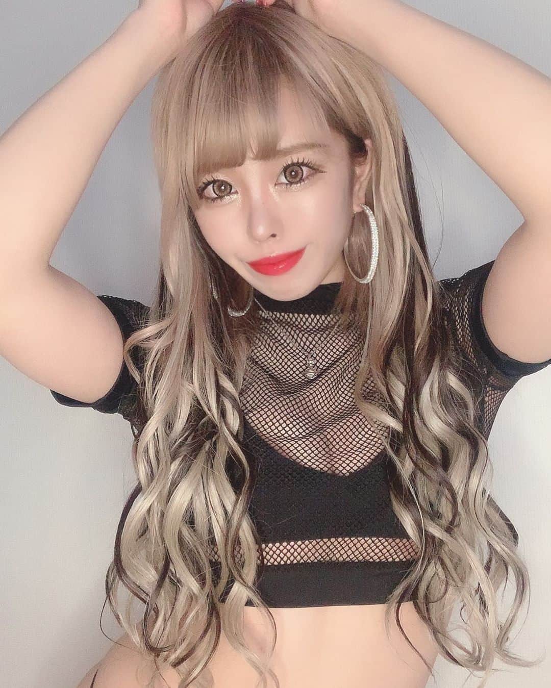 あんじゅのインスタグラム：「♡ ． ‪⸜‪‪☺︎‬⸝‬‪‪ ． ．  #Burlesque #バーレスク #バーレスク東京 #大阪 #バーレスク大阪 #北新地 #ミナミ #キャバクラ #ホスト #歌舞伎町 #ダンサー #Japanesegirl #自発ください  #ロリ顔 #グラビア  #ごぶごぶ #ギャル #加工厨 #量産型 #太もも #むちむち #低身長女子 #雰囲気詐欺 #雰囲気好きな人いいね #自撮り界隈  #1mmでもいいなと思ったらいいね #被写体  #ギャルメイク #ガンメッシュ  #ダンサーファッション」