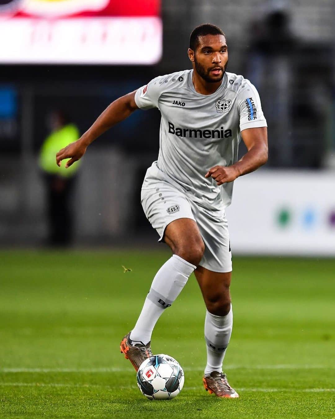 ヨナタン・ターのインスタグラム：「Finally that pitch feeling again. ⚽️ 🔙 with a W! 💪🏾」