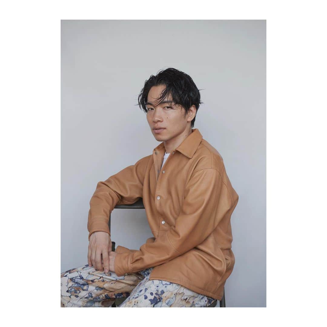 SIRUPのインスタグラム：「#Repost @stylist_teppei with @make_repost ・・・ FEEL GOOD' セルフオマージュ - Private collaboration with SIRUP / Model by @sirup_insta, Photo by @tsutomuono, Hair by @rr_takai_, Direction & Styling by TEPPEI, Stylist assistant by Keisuke Morita. Yumiko Suzuki #Sirup」