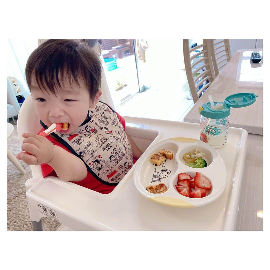 辻希美さんのインスタグラム写真 - (辻希美Instagram)「朝ご飯中な僕❤️笑。  #幸空 #一歳五ヶ月 #もうすぐ一歳半だね #👶💕 #反目率多め #笑」5月30日 12時18分 - tsujinozomi_official